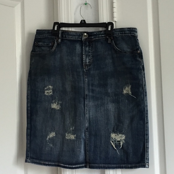 [PLUS] Ripped Denim Skirt