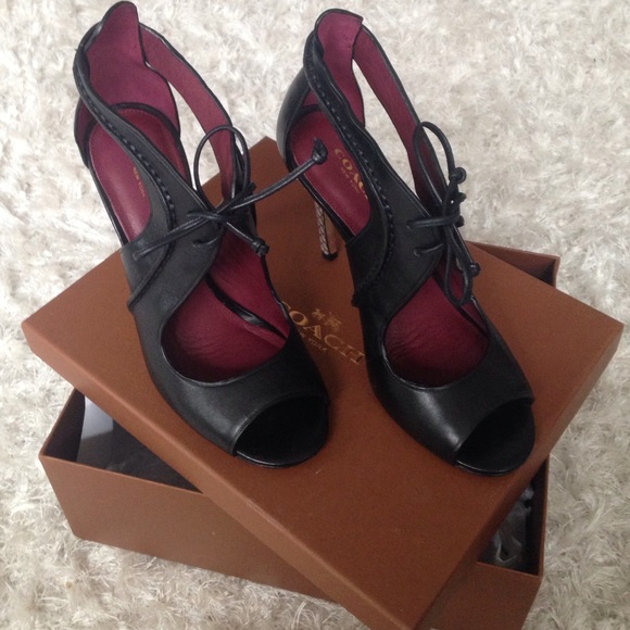 ✨Coach "Loise" Peep Toe Lace up Heels✨