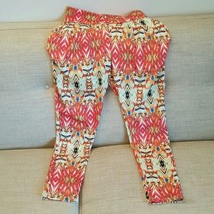 Bright coral organic print cropped pant.