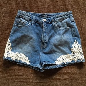 Super cute Urban Outfitters BDG lace Jean shorts