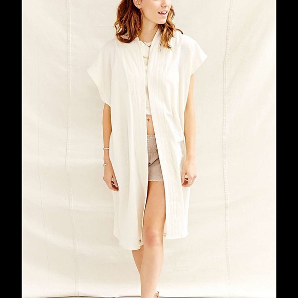 Urban Outfitters Other - 💥💥EUC Urban Renewal Sleeveless Gauze Kimono