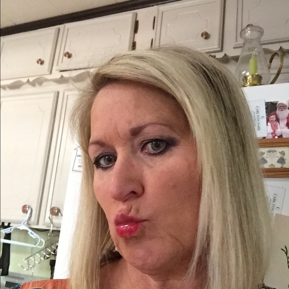 Meet your Posher, Becky - Picture 1 of 1