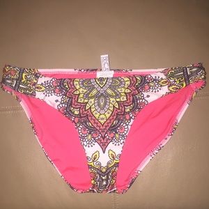 NWOT BECCA BIKINI BOTTOMS SIZE LARGE