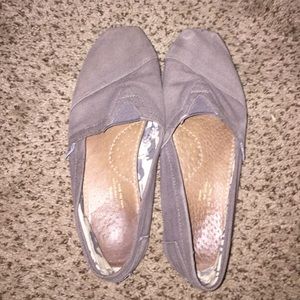 Gray Toms