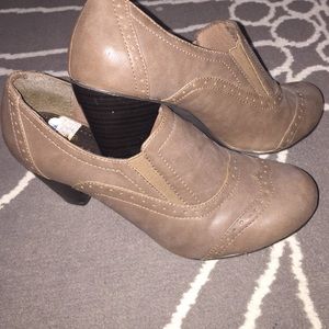 Worn twice brown/taupe ankle booties/heels