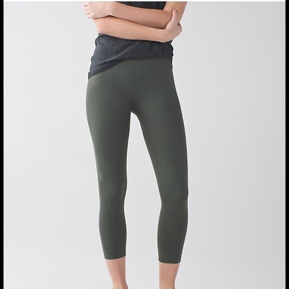 Lululemon crops size 6