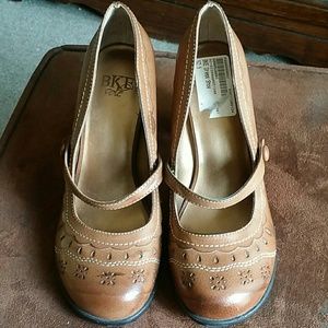 BKE Sole dress shoes