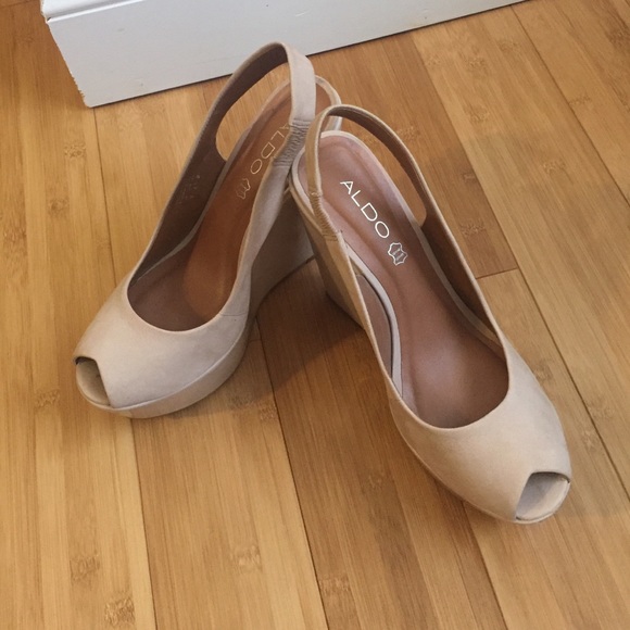 ALDO wedges size 9