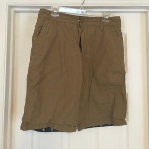 Men's reversible travel shorts