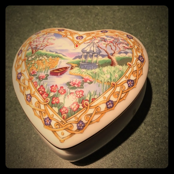3 1/2 inch music box