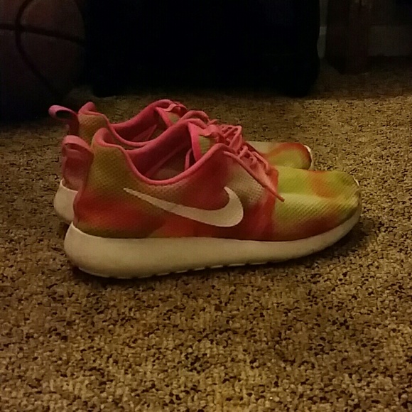 Nike rose run size 7