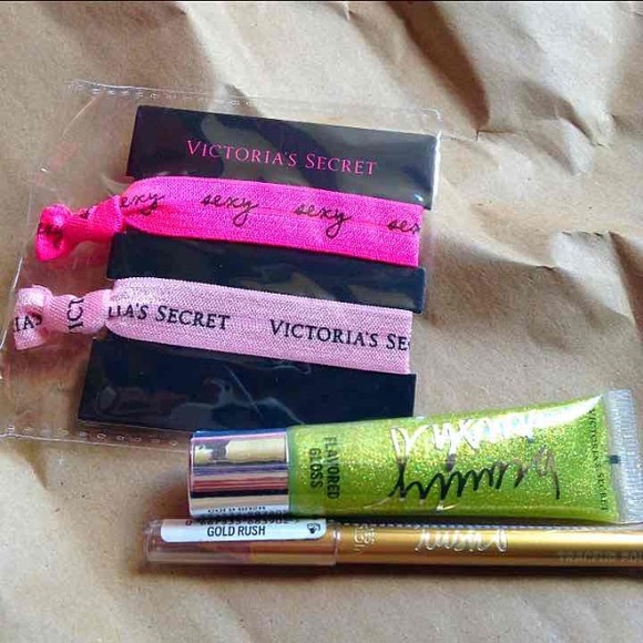 Brand new Victoria's Secret bundle - Picture 1 of 2