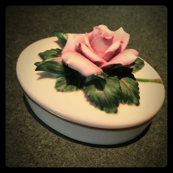 The Rose porcelain