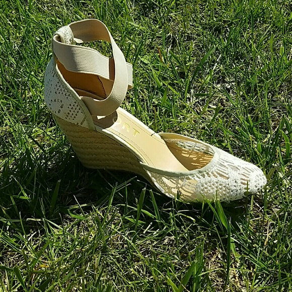 **Report white lace wedge heels**