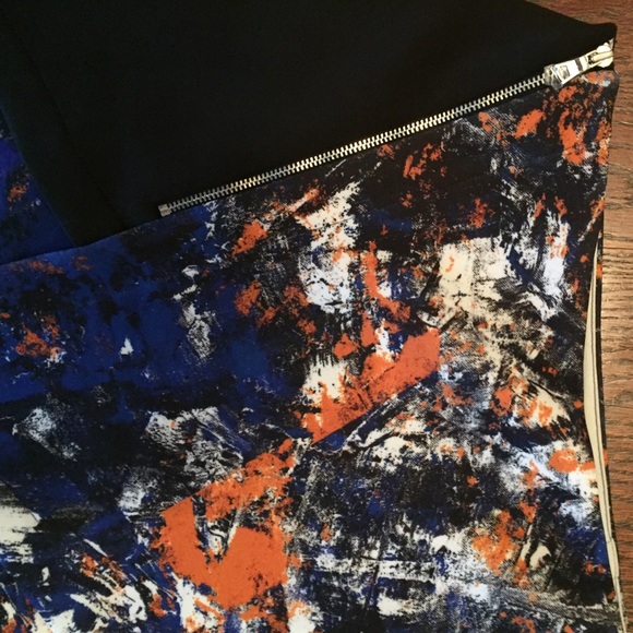 Beautiful designer mini skirt! - Picture 4 of 4