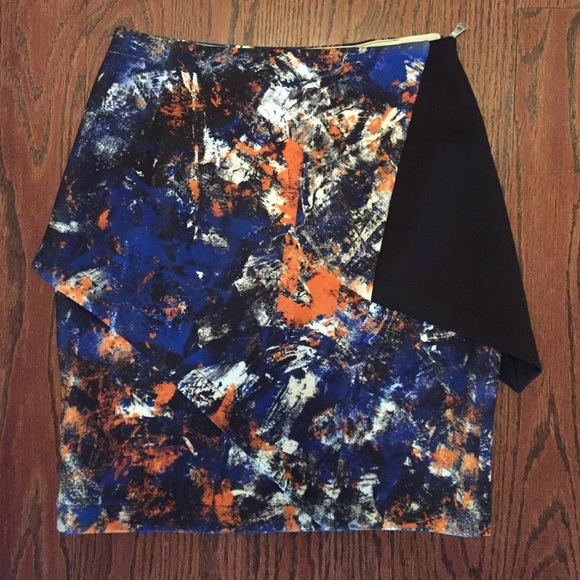 Beautiful designer mini skirt! - Picture 3 of 4