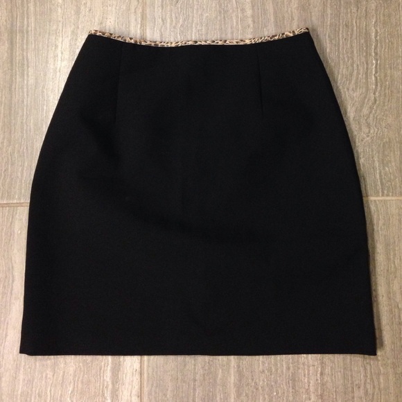 Black skirt with cheetah print trim - Picture 1 of 1