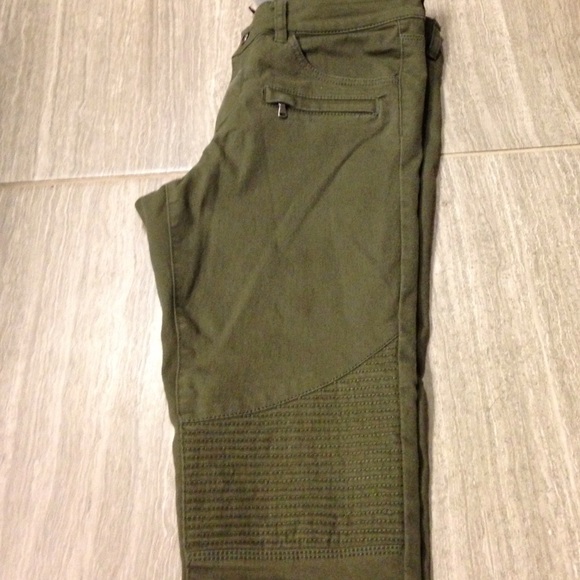 Green pants - Picture 2 of 2