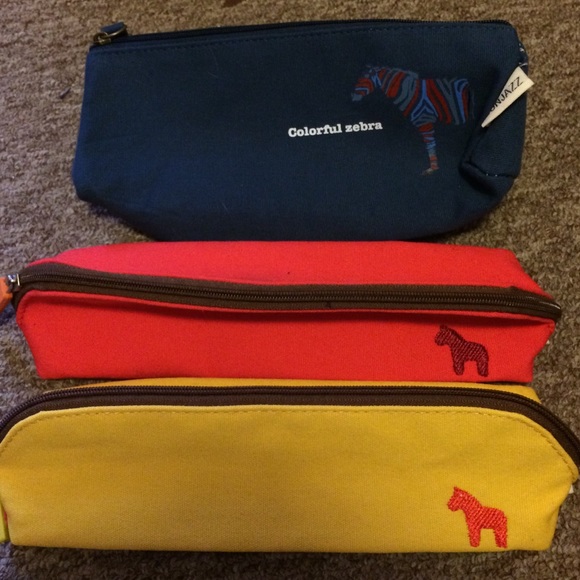 3 horse pencil cases