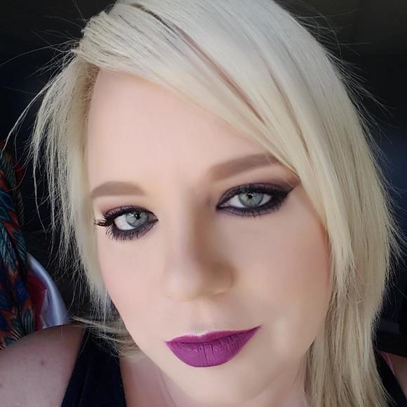 Meet your Posher, Leslie