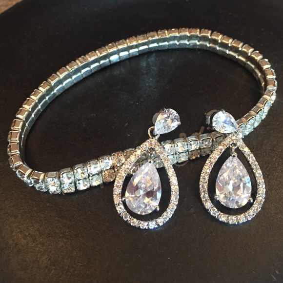 Stretch crystal bracelet with crystal earrings.
