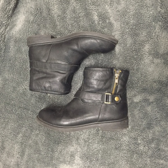 Black motorcycle booties