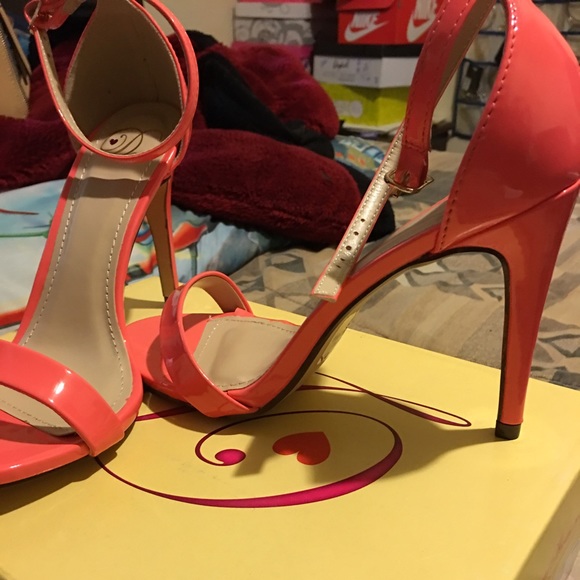 Heels - Picture 1 of 2
