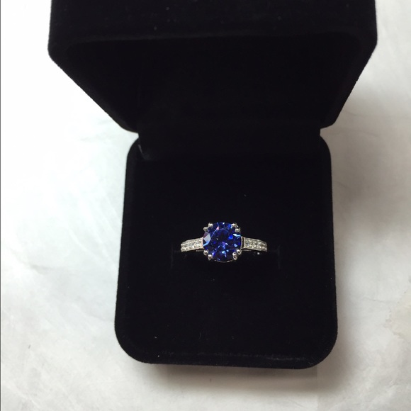 Tanzanite CZ ring with white CZ set in silver - Picture 1 of 1