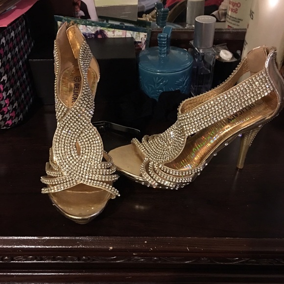 Heels - Picture 1 of 3