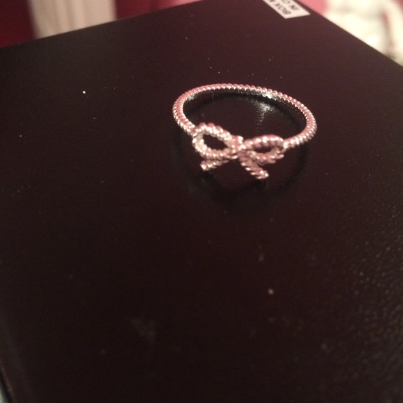 Bow tie sterling silver ring