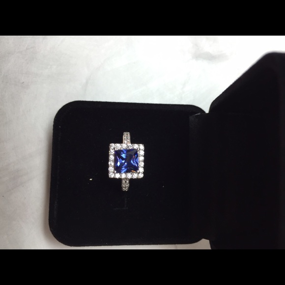 Tanzanite CZ ring set is Sterling silver - Picture 1 of 1
