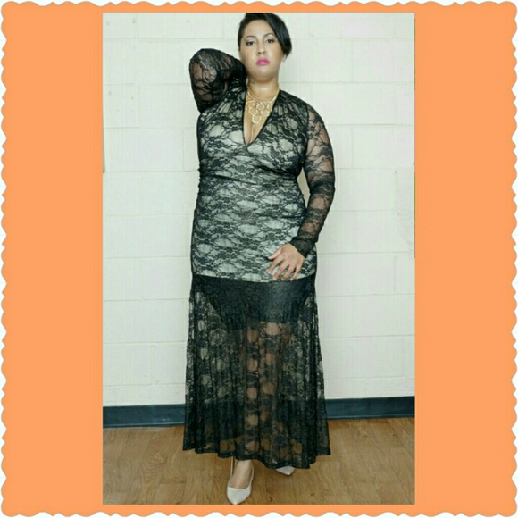 Elegant Gown w Lace Overlay - Picture 2 of 2