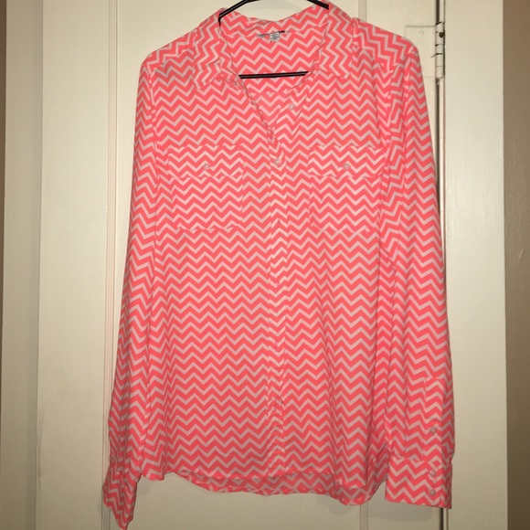 🚫SOLD🚫 Coral/white chevron American Eagle top