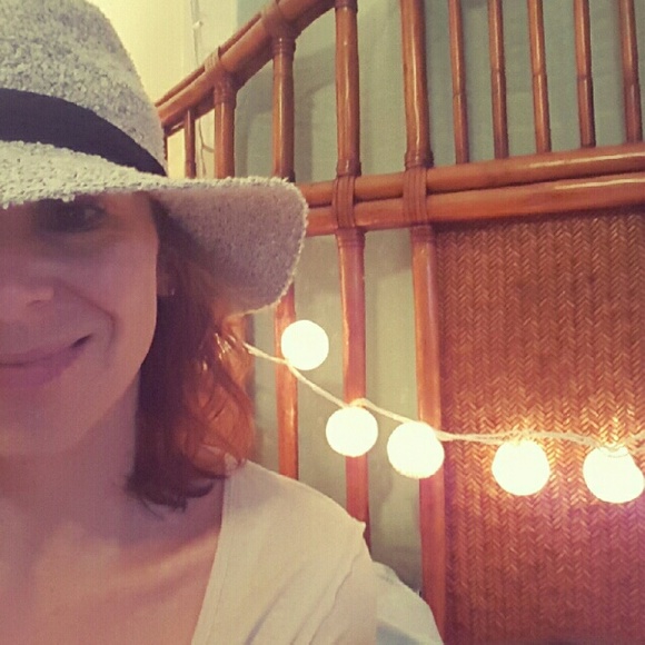 Meet your Posher, Elizabeth - Picture 4 of 4