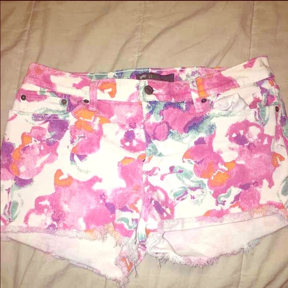 ✨Limited edition Levi shorts✨