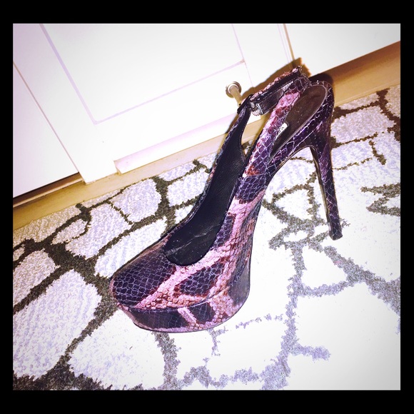 MAKE OFFER!! Python V. WANG Heels Sz 8