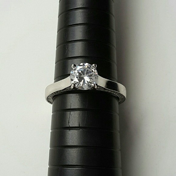 2.00 Ct CZ Engagement Ring - Picture 4 of 4