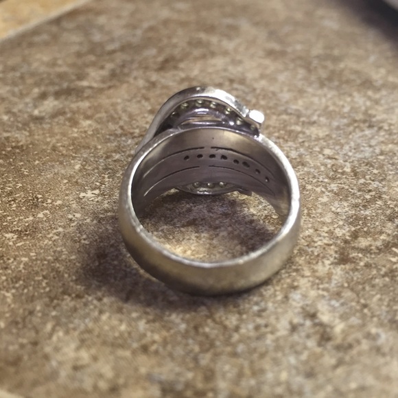 🌸 14K Vintage Diamond Buckle Wide Band Ring - Picture 3 of 4