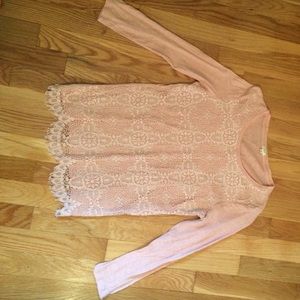 Three quarter sleeve light shirt