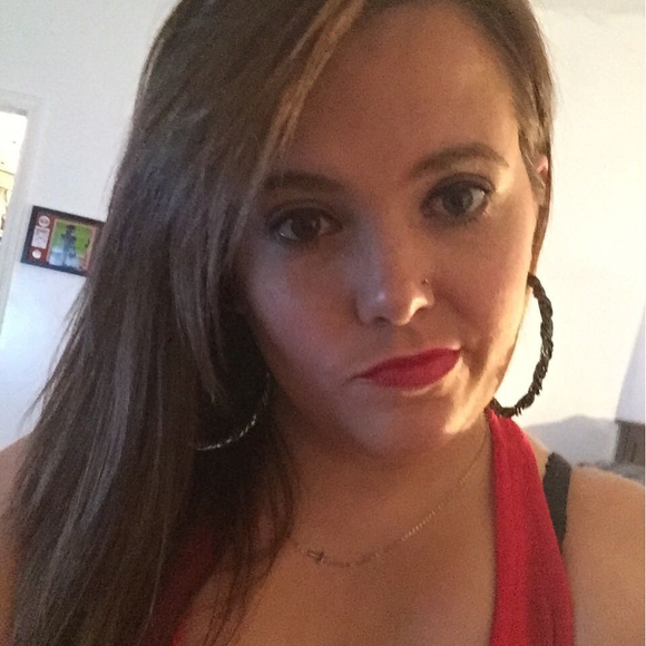 Meet your Posher, Tabitha - Picture 1 of 1