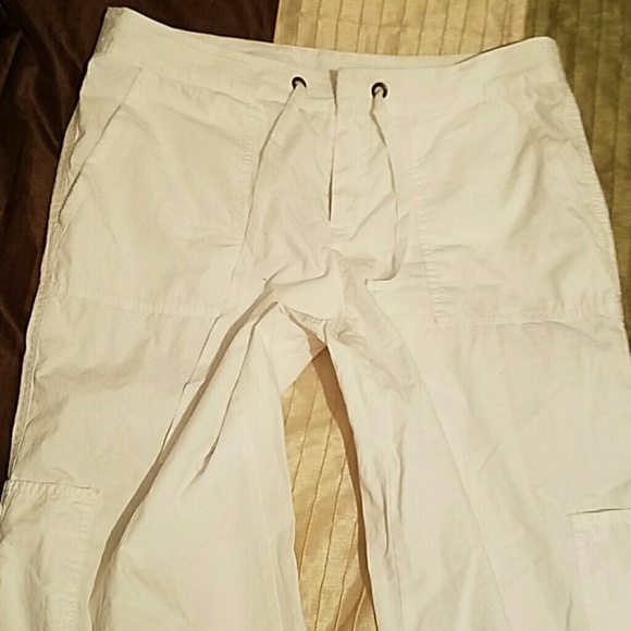 Pretty Liz Claiborne white capris sz 12