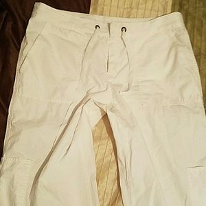 Pretty Liz Claiborne white capris sz 12