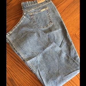 LOWER PRICE!! Levi's Straight Leg Jeans