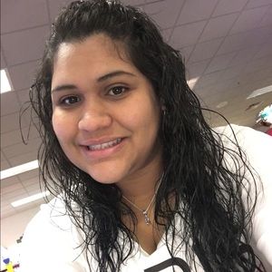 Meet your Posher, Alejandra