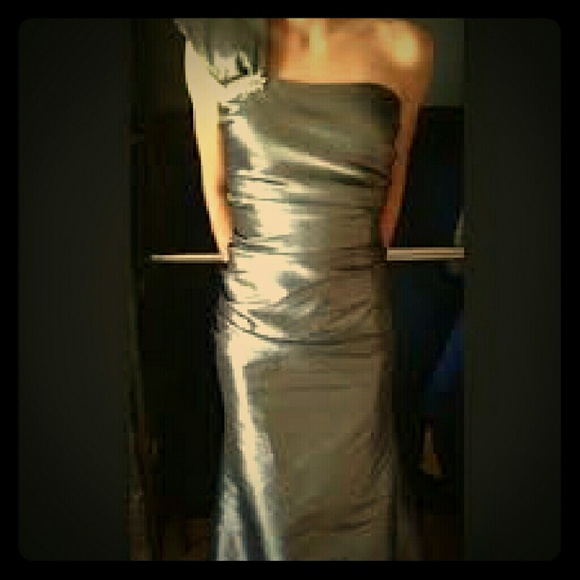Beautiful evening dress worn only 2 hours! - Picture 1 of 4