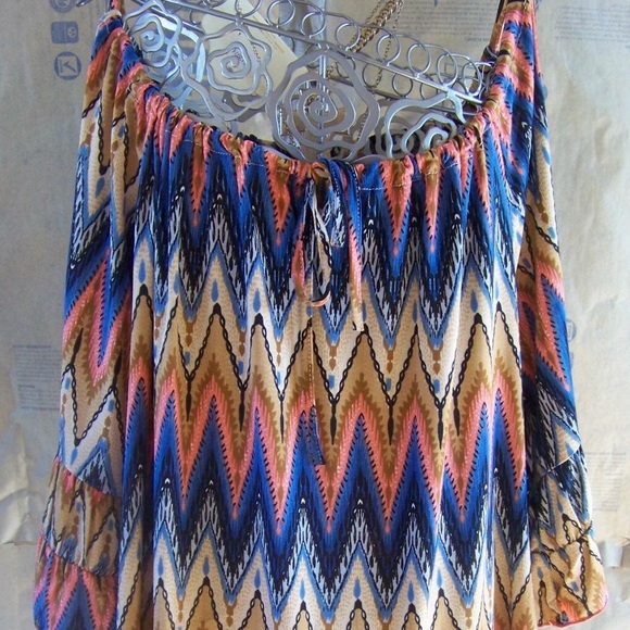 Bell sleeves cold shoulder tunic chevron print - Picture 2 of 2