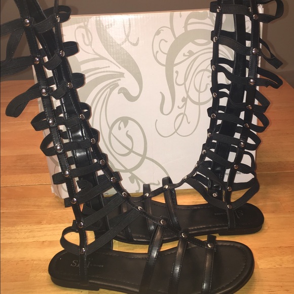 Sandals - Picture 3 of 4