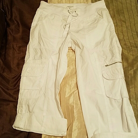 G H Bass cargo capris Sz S new