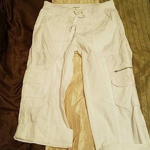 G H Bass cargo capris Sz S new