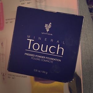 Younique touch mineral pressed powder foundation